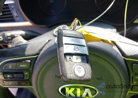 2017 Kia Optima Sxl Turbo z USA, uszkodzony, nr VIN 5XXGV4L2XHG174804